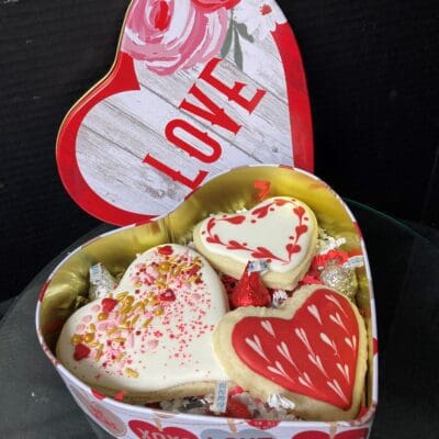 VALENTINE COOKIE TIN-RED