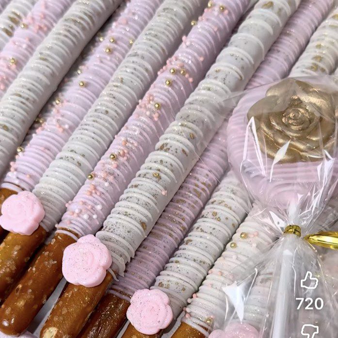 Quinceanera Dipped Pretzels