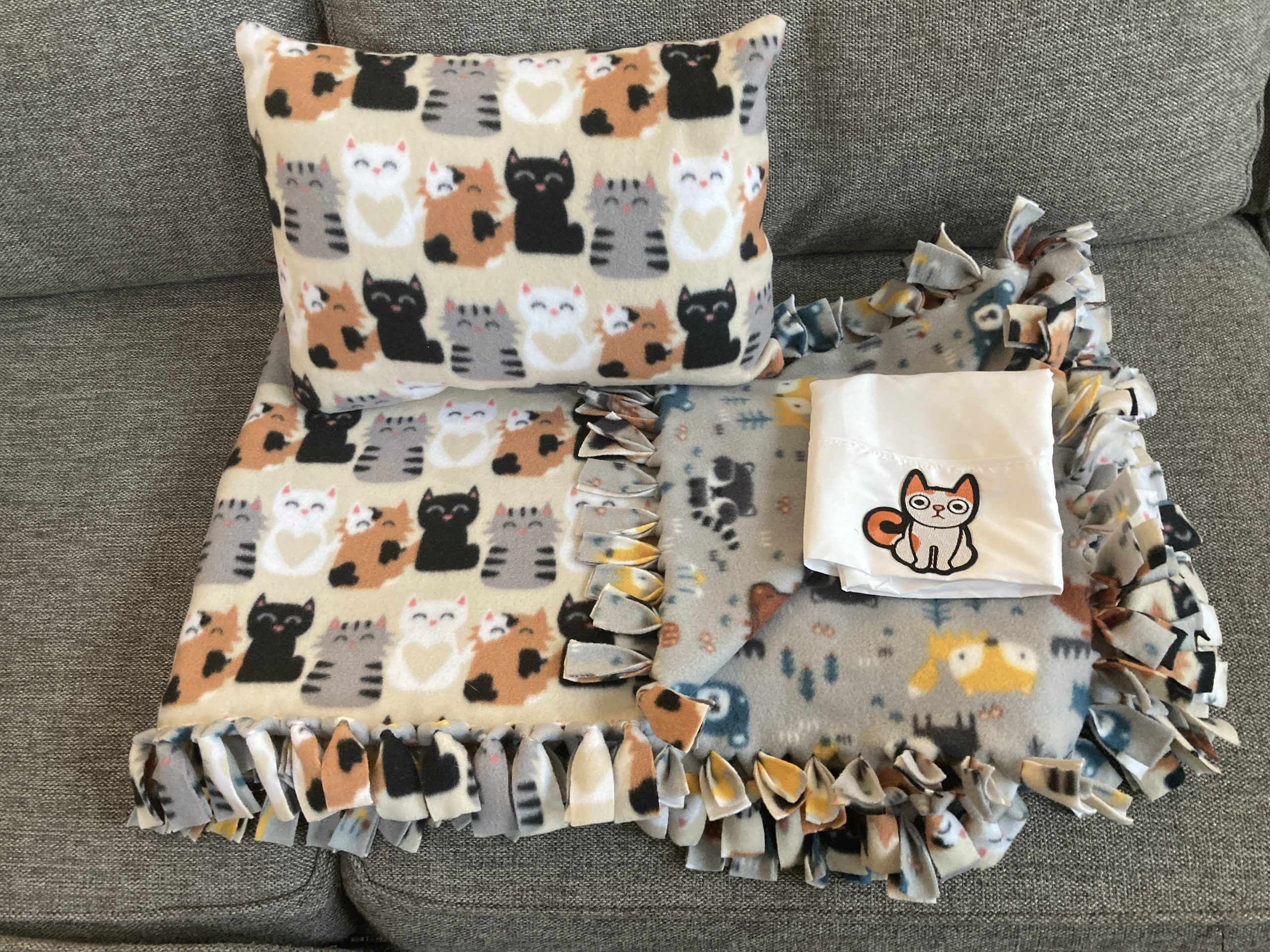 Camerons Fleece Blanket Set