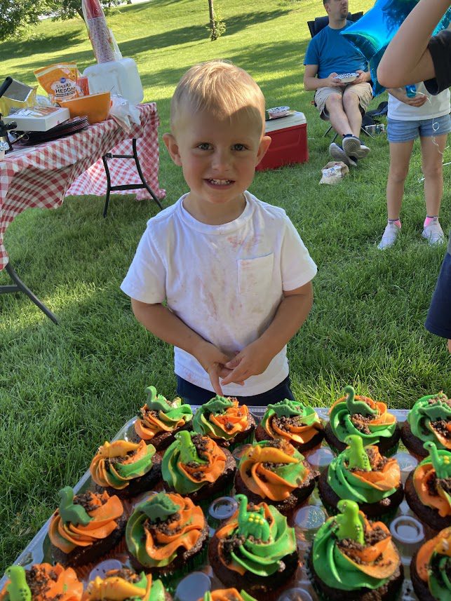 TMC - Crews 2 Dinosaur Cupcakes